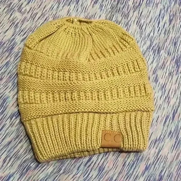 NWOT C.C. hat with bun/ponytail - Picture 2 of 3